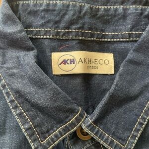 Men’s woven shirt.. never used